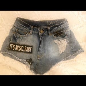 Usuhaia Ibiza Jean Shorts. Super cute for a music festival!